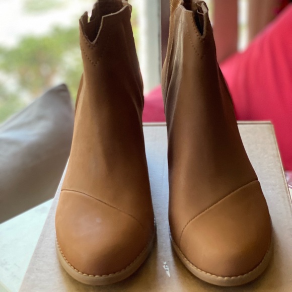 ANKLE BOOTS NWOB - Picture 5 of 8